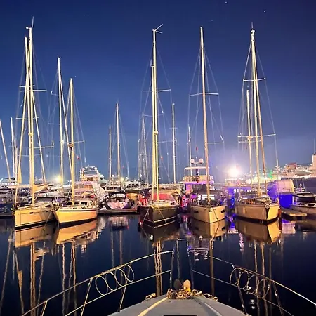 Exclusive 2 Botel