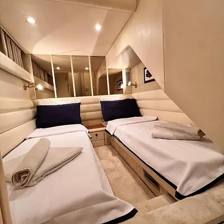 Botel Exclusive 2 *