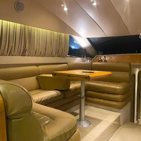 Exclusive 2 Hotel en barco *
