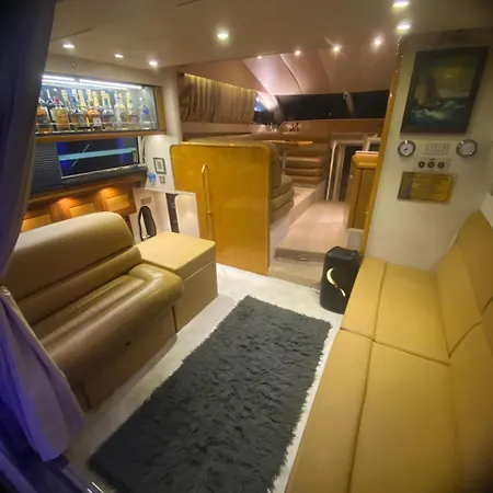 Botel Exclusive 2 Cesme