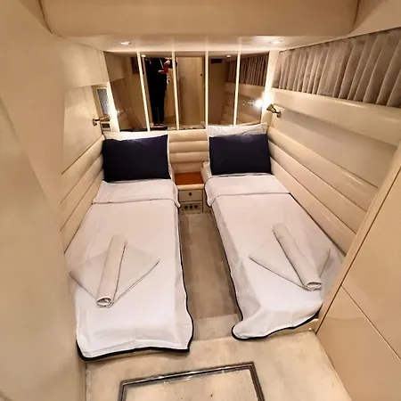 Botel Exclusive 2 Cesme