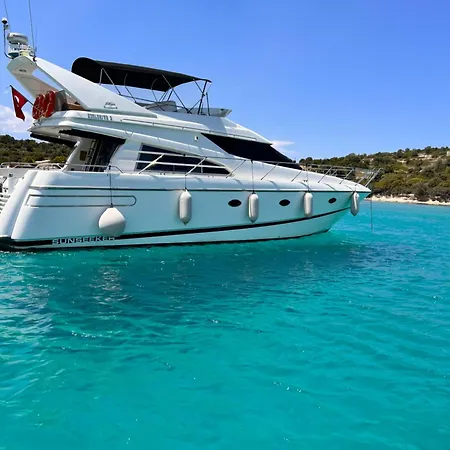 Botel Exclusive 2 Cesme